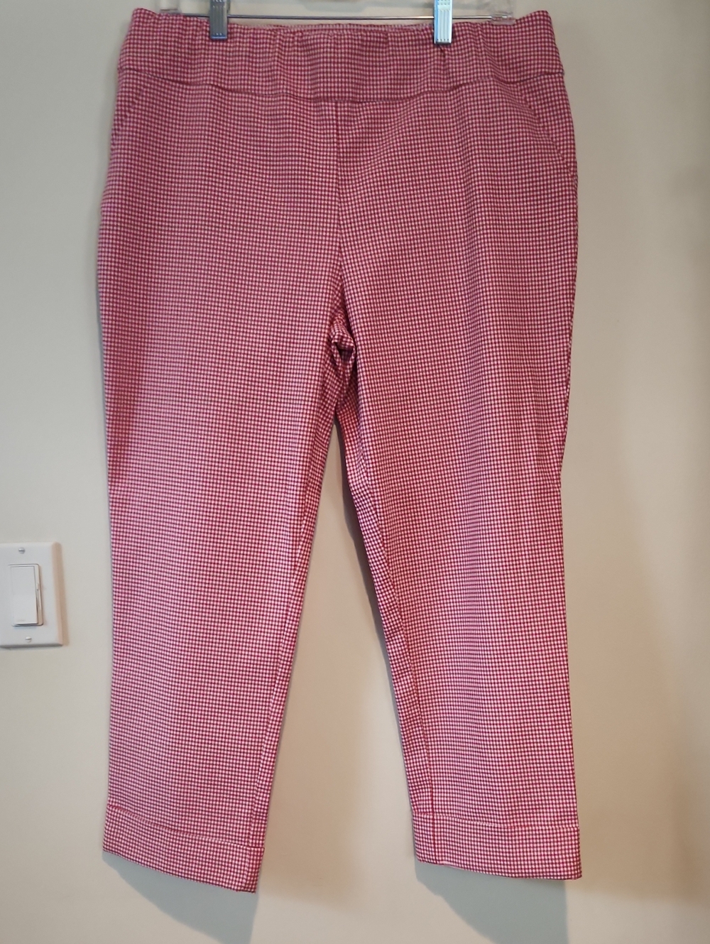 New York & Company Red Gingham Pull-On Capri Pants